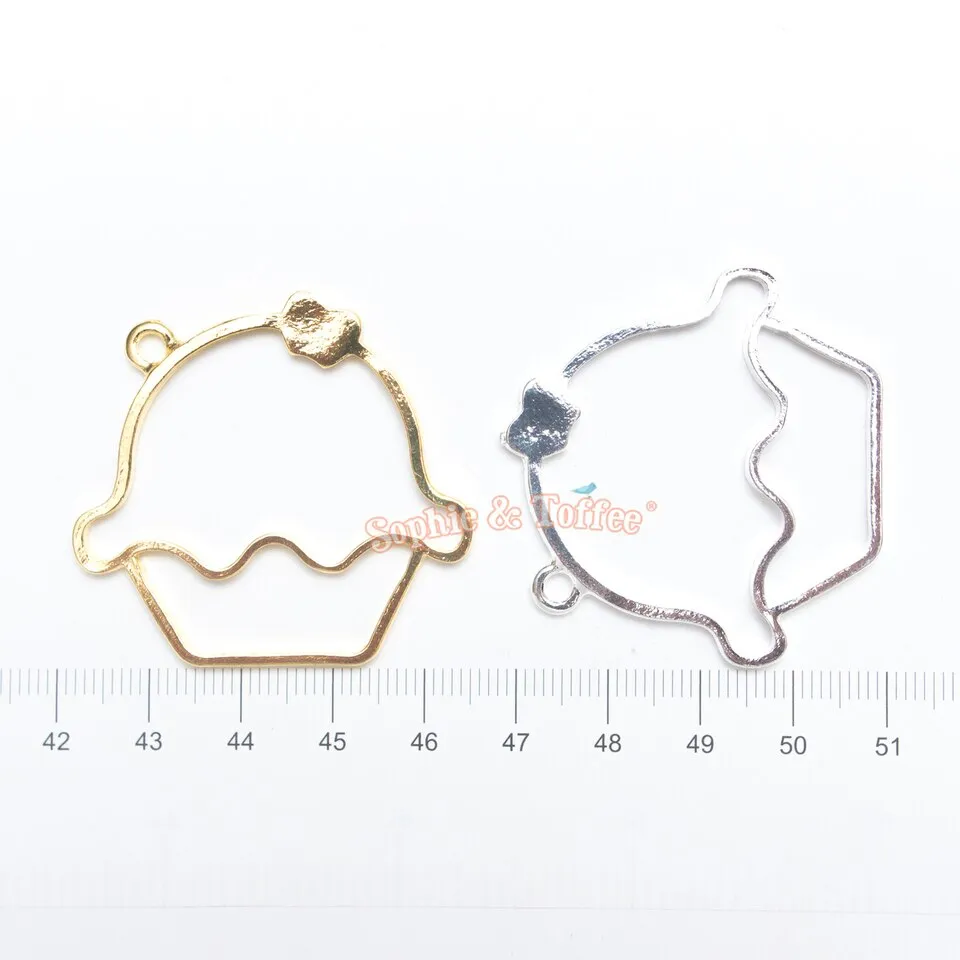 Cupcake Open Bezel Charm - 3 pieces