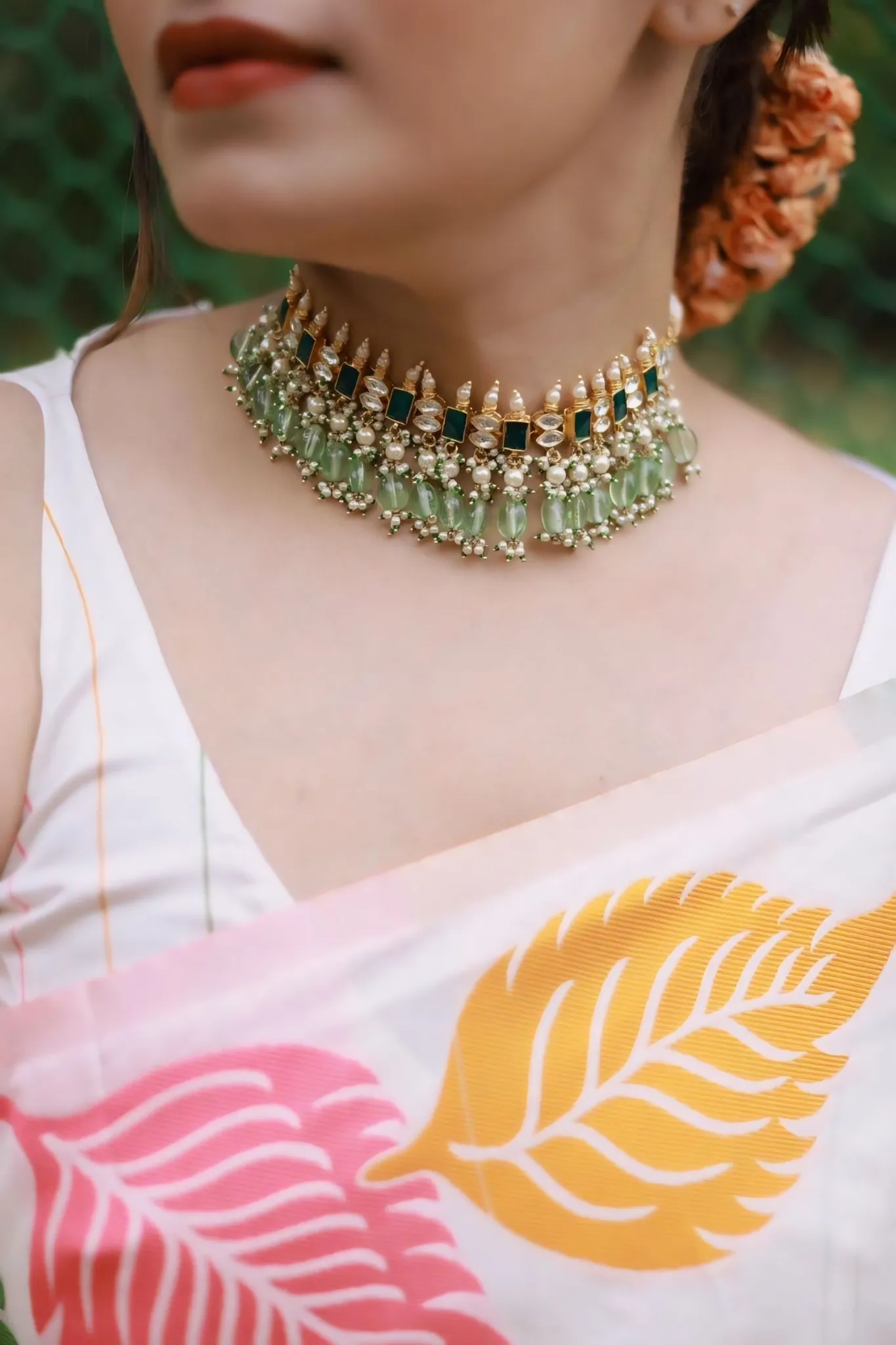SAREE FEATURES A SIMPLE YET ELEGANT DESING THAT BEUTY OF MINIMALISTIC PATTERNS