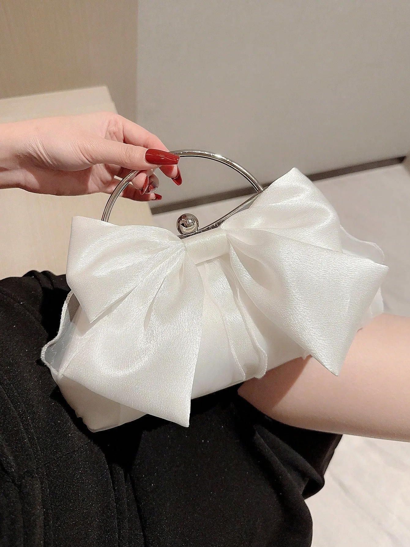 White Evening Bag Fashionable Bow Decor Clip Top Glossy Metal Chain Kiss Lock Clutch