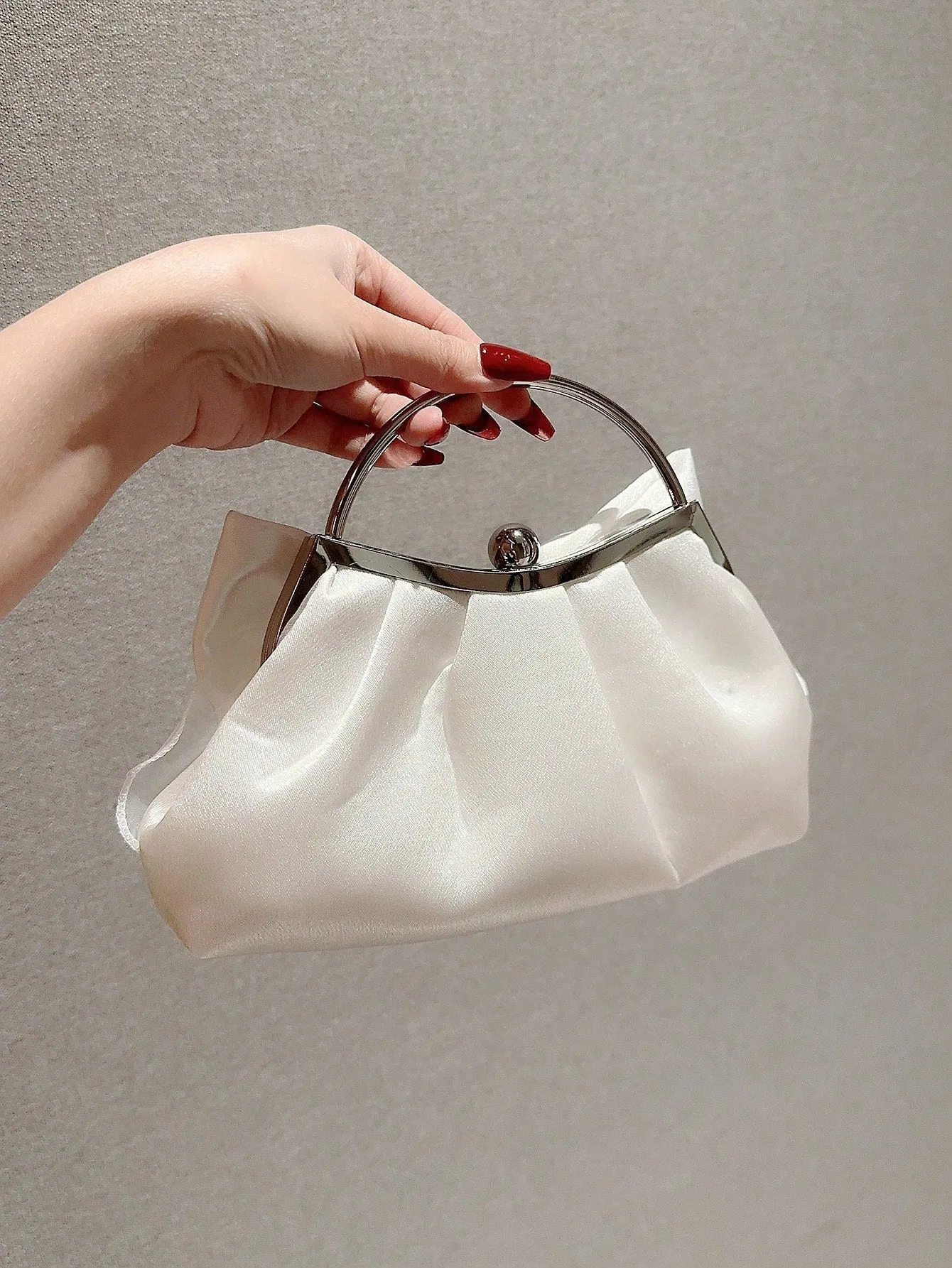 White Evening Bag Fashionable Bow Decor Clip Top Glossy Metal Chain Kiss Lock Clutch