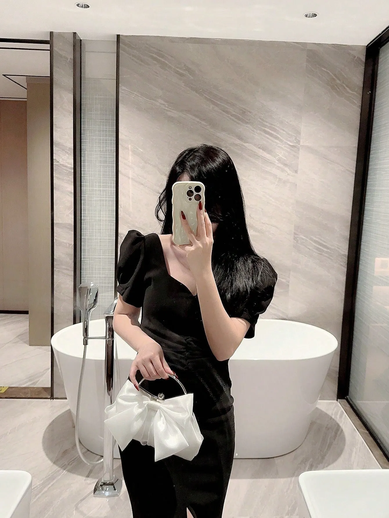 White Evening Bag Fashionable Bow Decor Clip Top Glossy Metal Chain Kiss Lock Clutch