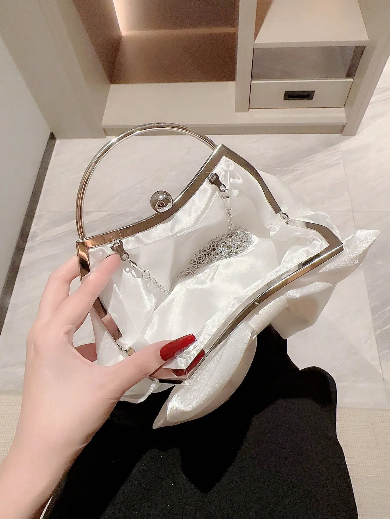 White Evening Bag Fashionable Bow Decor Clip Top Glossy Metal Chain Kiss Lock Clutch