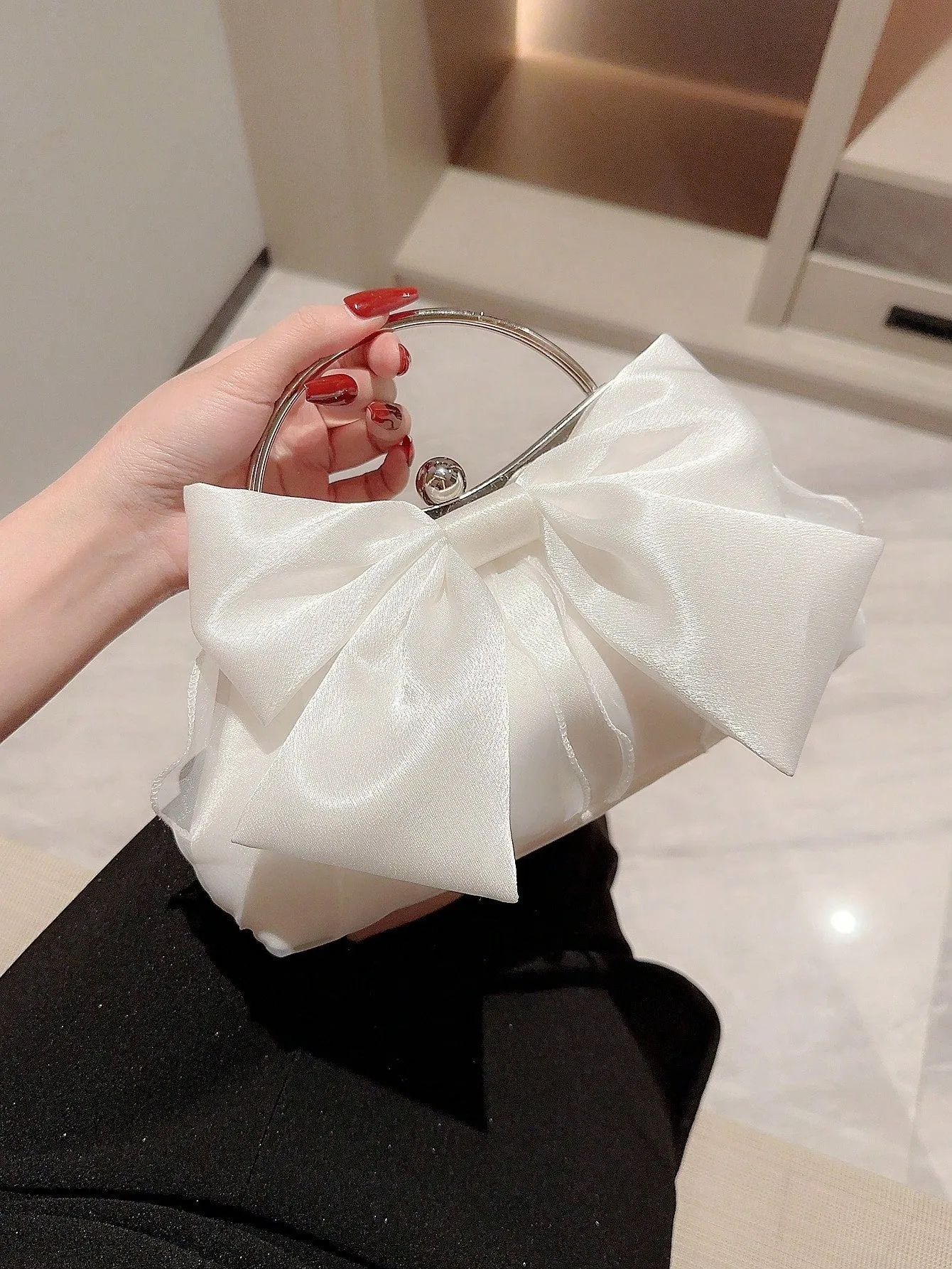 White Evening Bag Fashionable Bow Decor Clip Top Glossy Metal Chain Kiss Lock Clutch