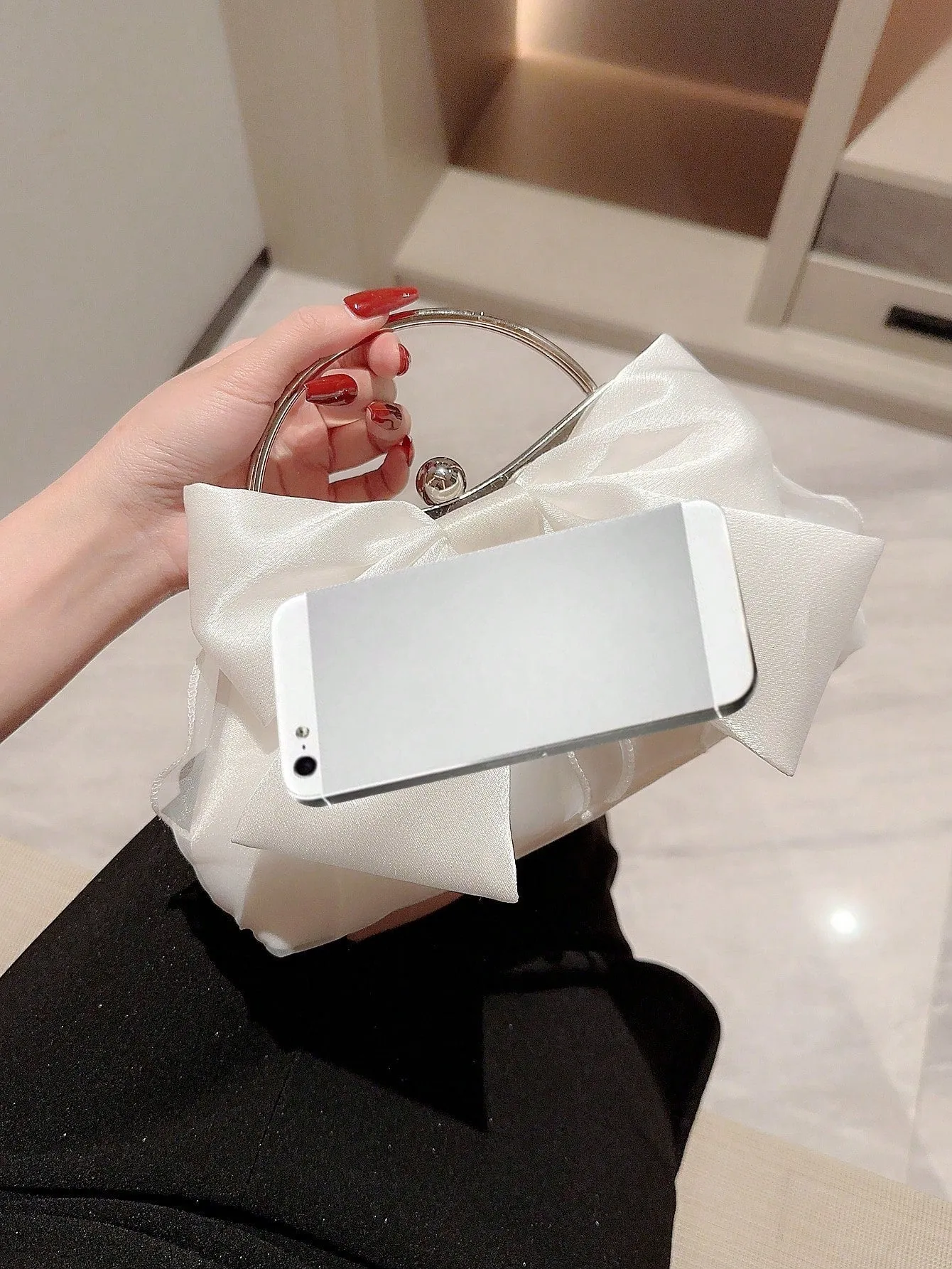 White Evening Bag Fashionable Bow Decor Clip Top Glossy Metal Chain Kiss Lock Clutch