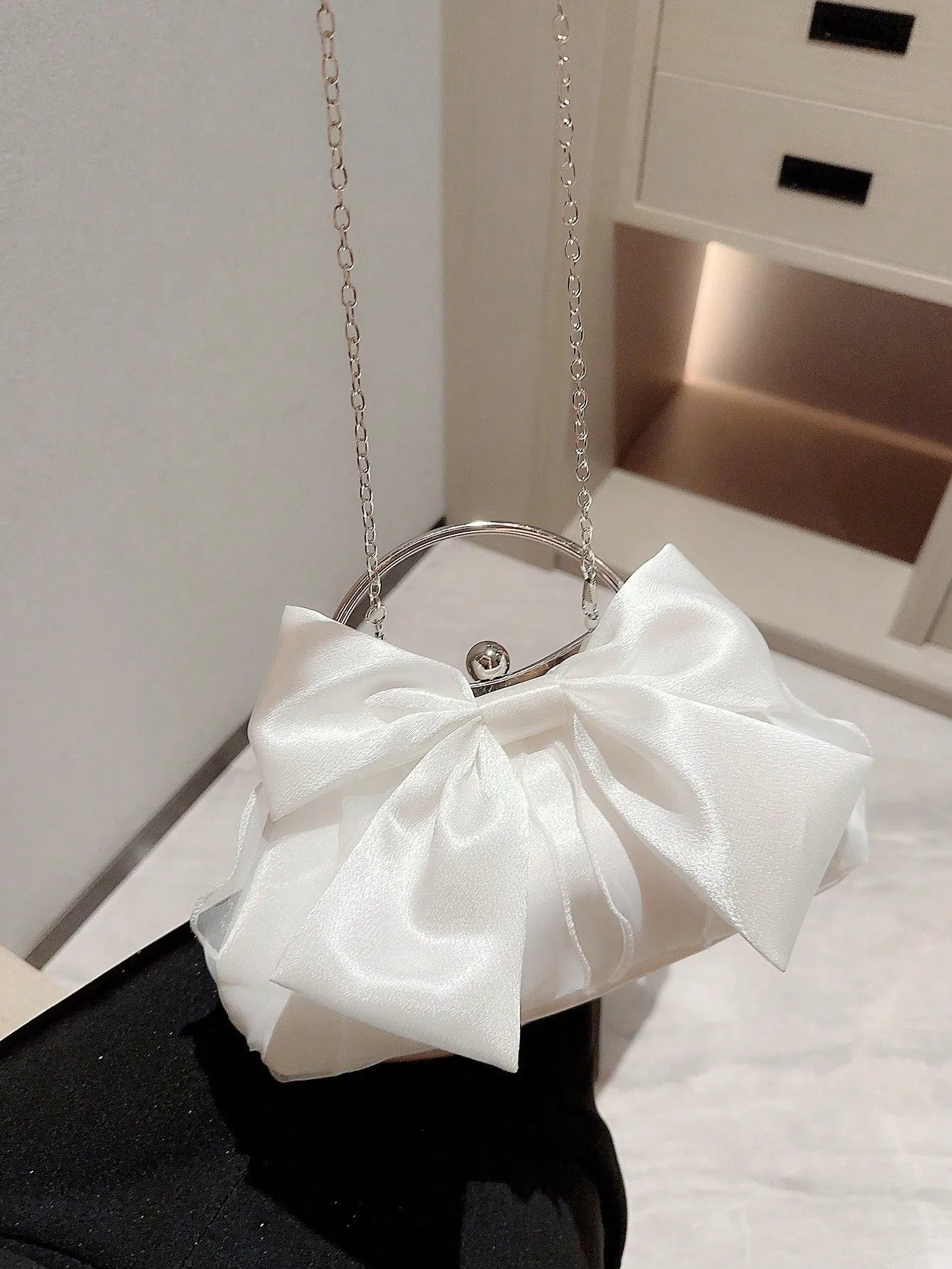 White Evening Bag Fashionable Bow Decor Clip Top Glossy Metal Chain Kiss Lock Clutch