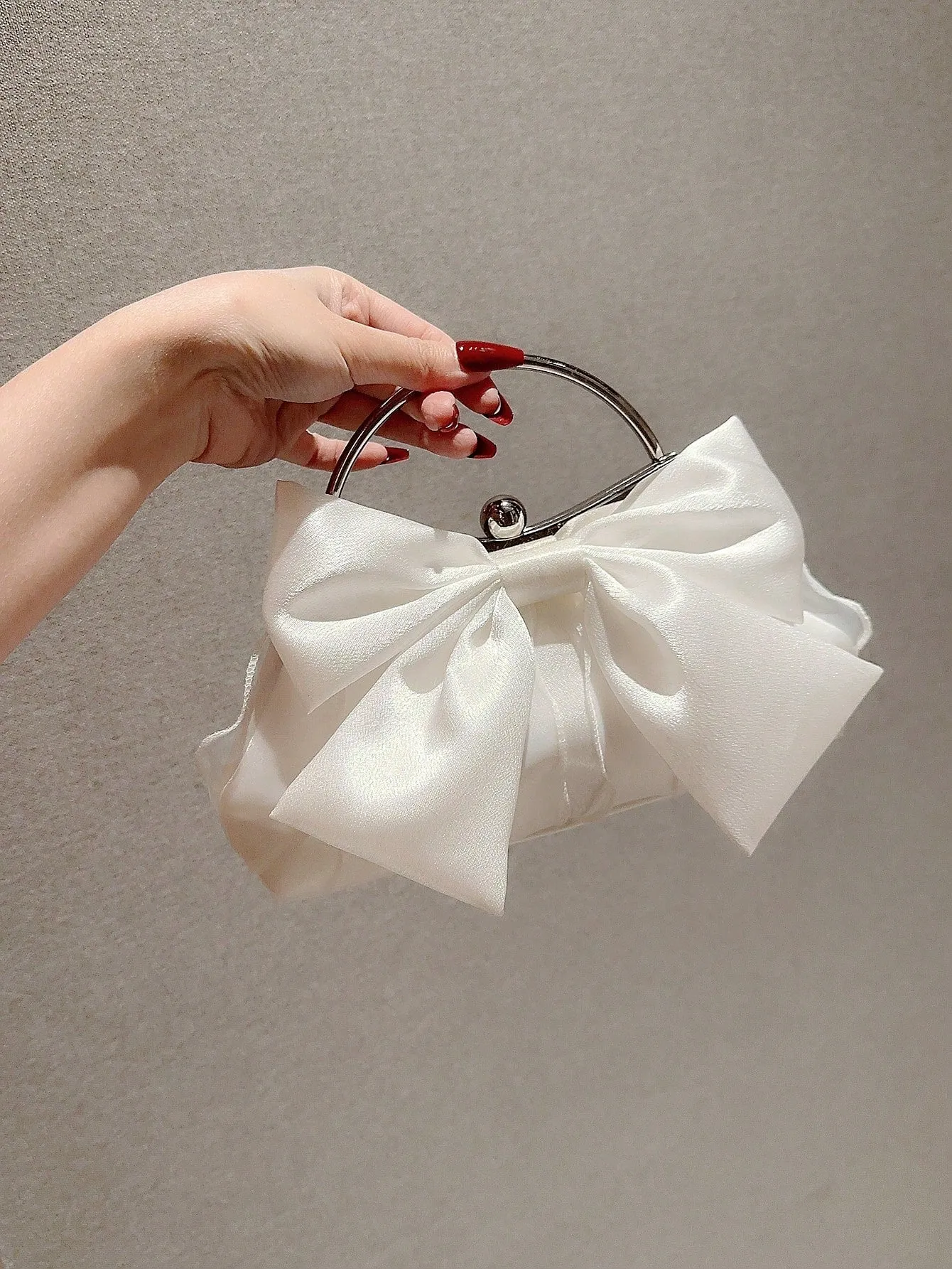 White Evening Bag Fashionable Bow Decor Clip Top Glossy Metal Chain Kiss Lock Clutch